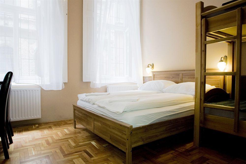Corvin Point Rooms And Apartments Budapest Exterior photo